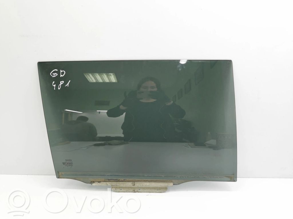 Toyota Avensis T250 Rear door window glass 