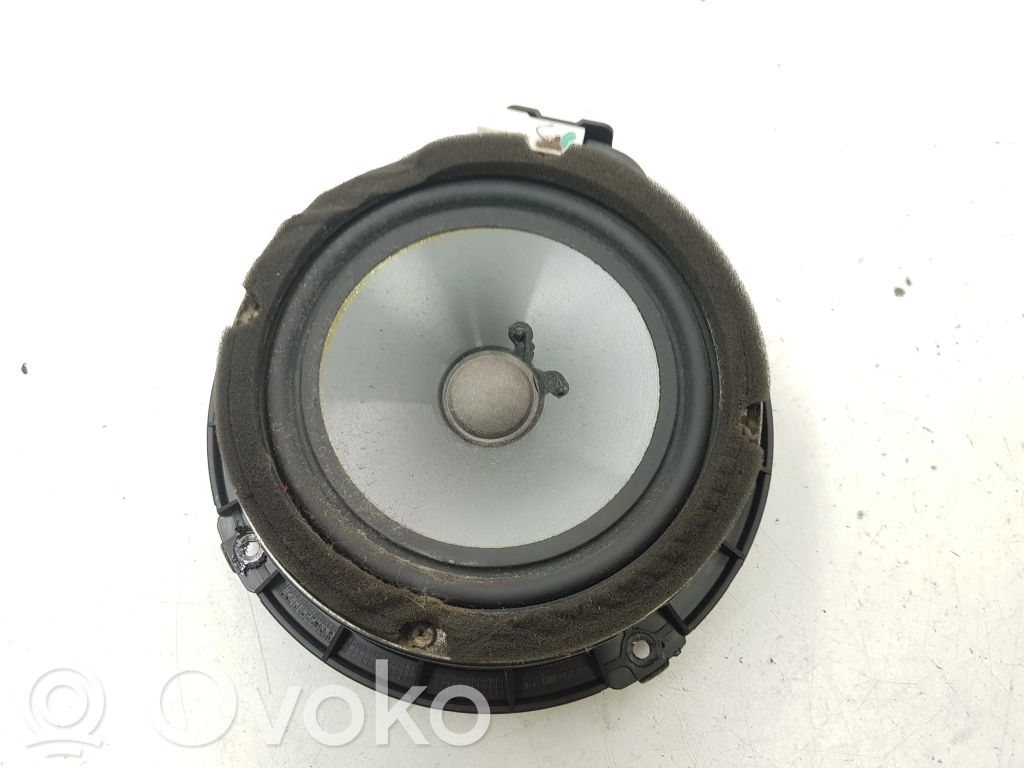 KIA Carens II Etuoven kaiutin
