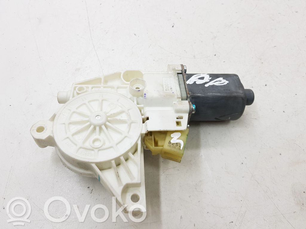 Silnik regulatora szyby drzwi przednich   A2518200542,0130822272