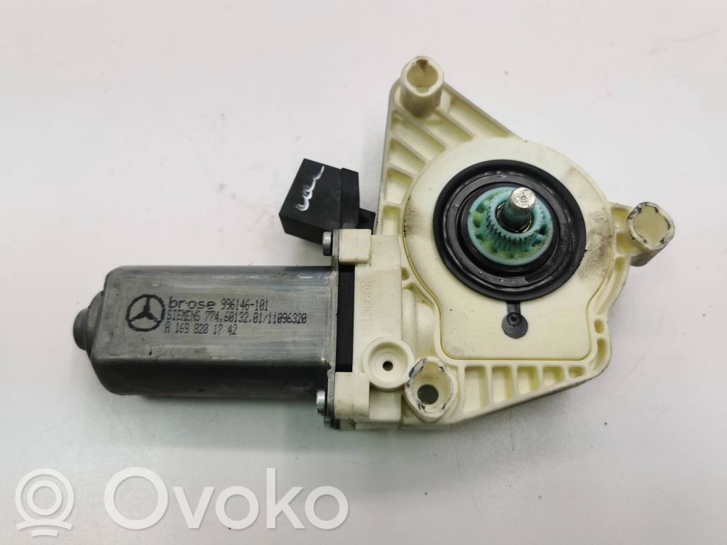 Silnik regulatora szyby drzwi przednich   A1698201742,996146101,11096320