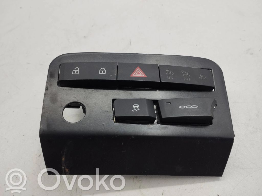 Opel Astra J Przycisk świateł awaryjnych 