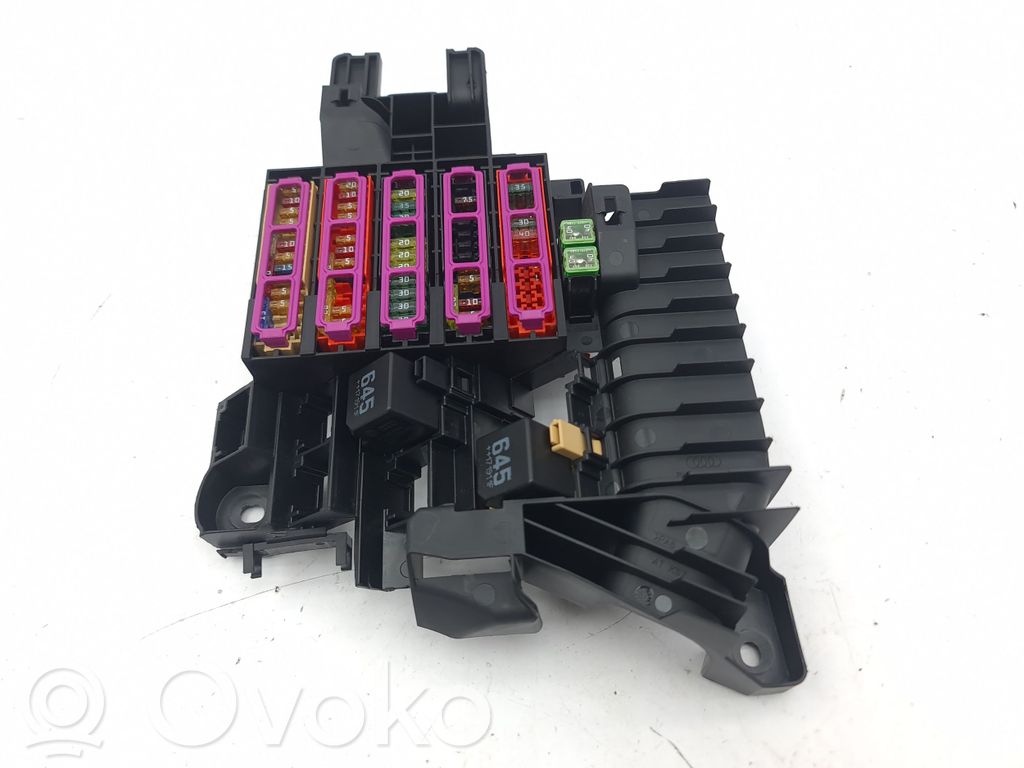 Audi A4 S4 B9 Sulakemoduuli 