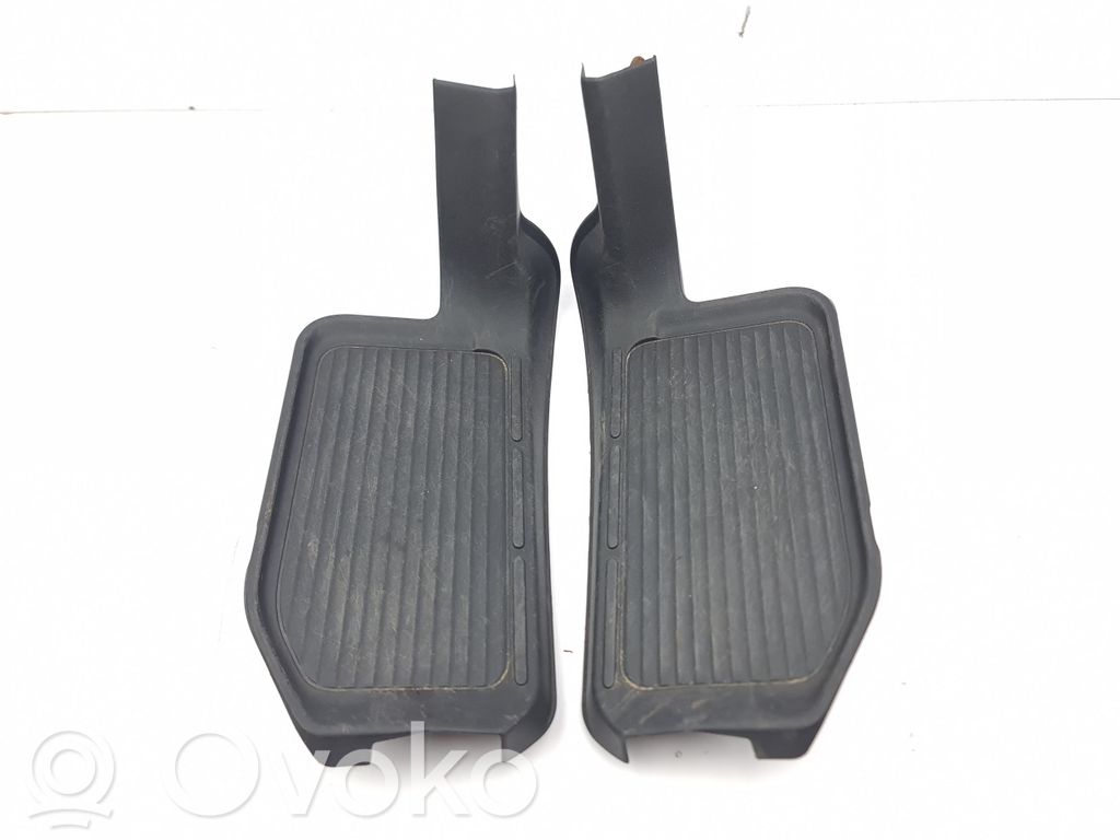 Mitsubishi Pajero Capac prag spate 