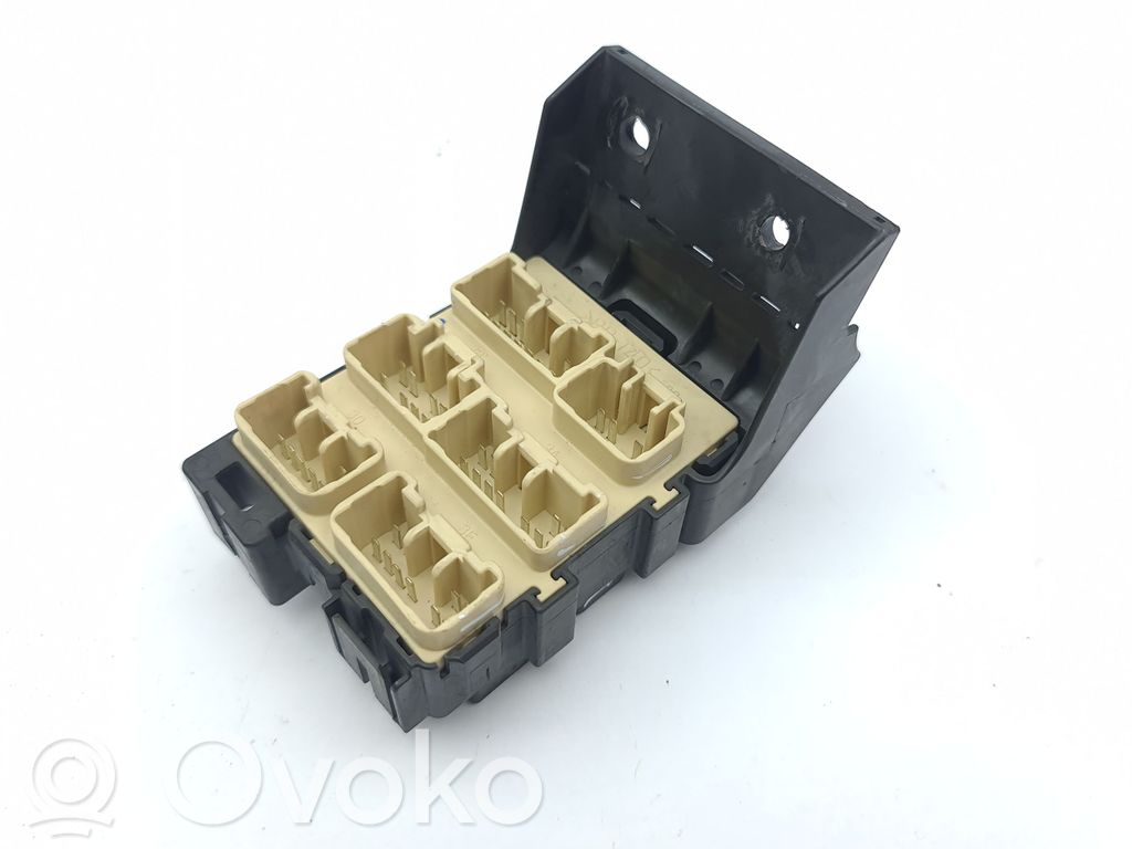Toyota Corolla Verso AR10 Modulo fusibile