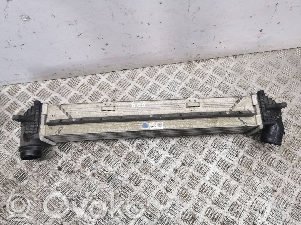 Hyundai i30 Interkūlerio radiatorius 