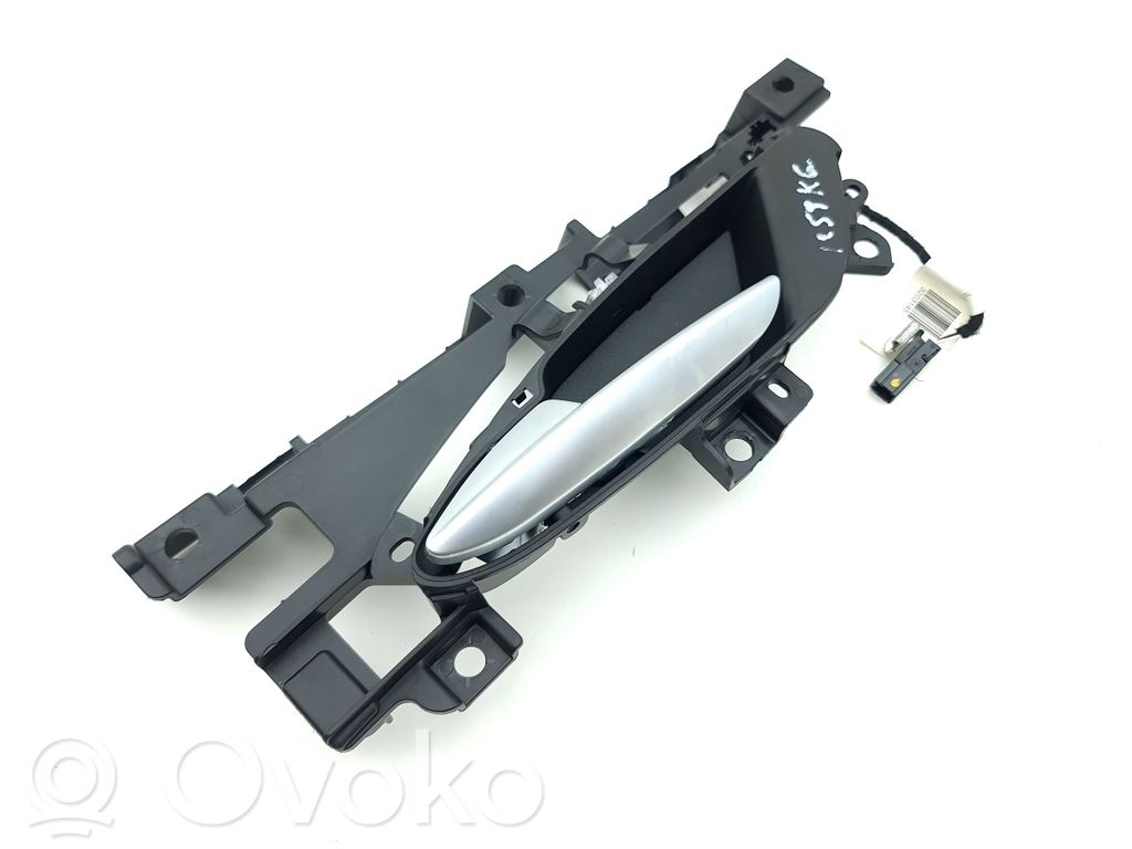 Manecilla interna puerta trasera   Y0010762
