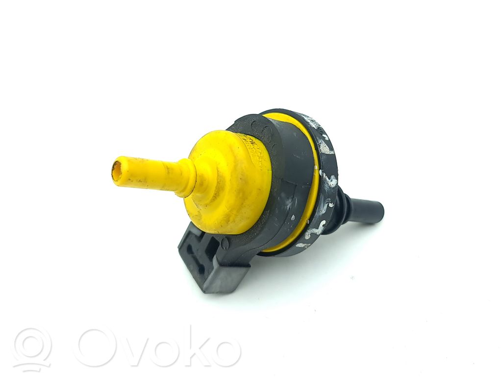 Nissan Qashqai J12 Vacuum valve 