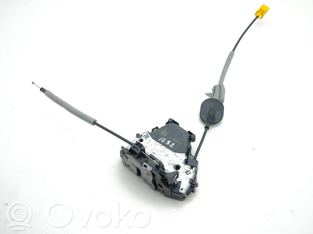 Renault Captur II Front door lock 