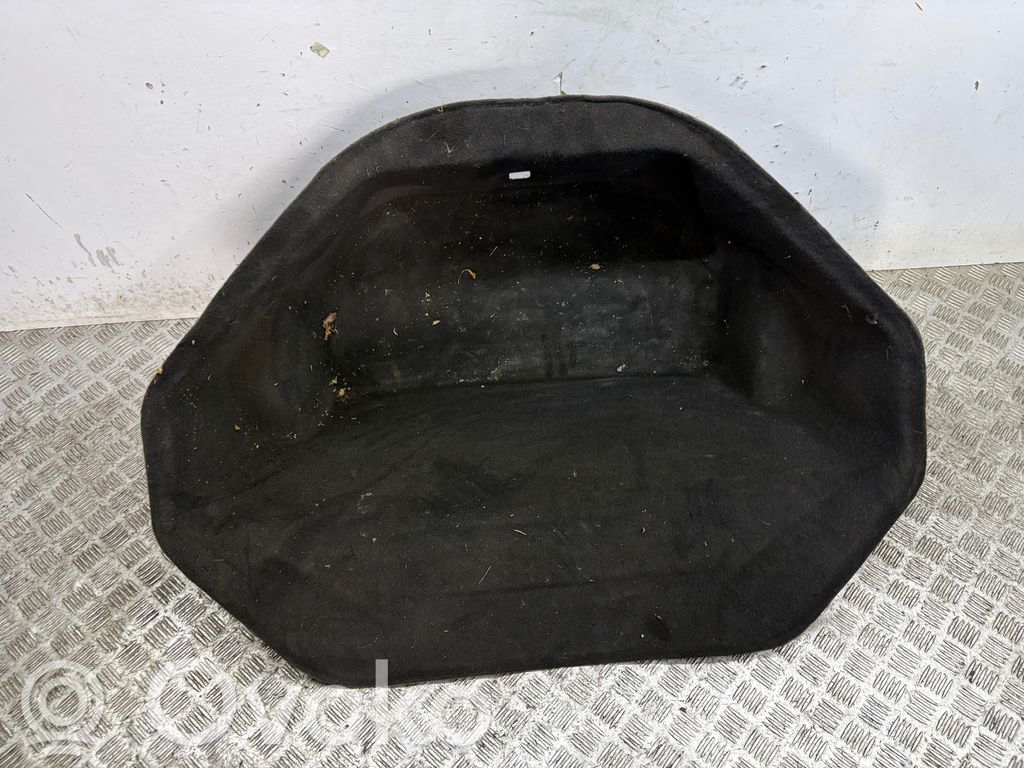 Tesla Model S Bagažinės kilimas 