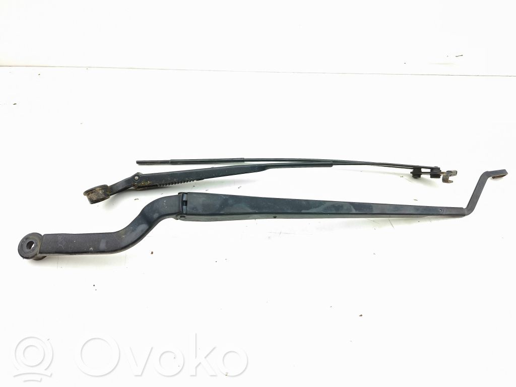 Maserati Quattroporte Brazo del limpiaparabrisas delantero