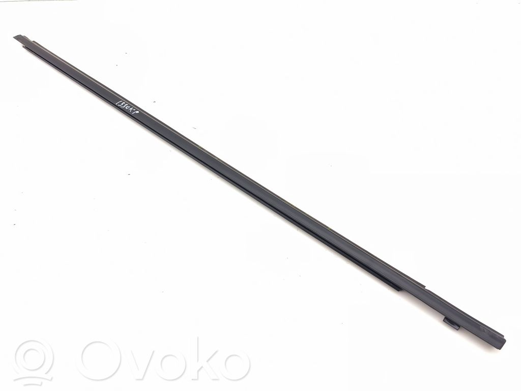 Etuoven lasin muotolista