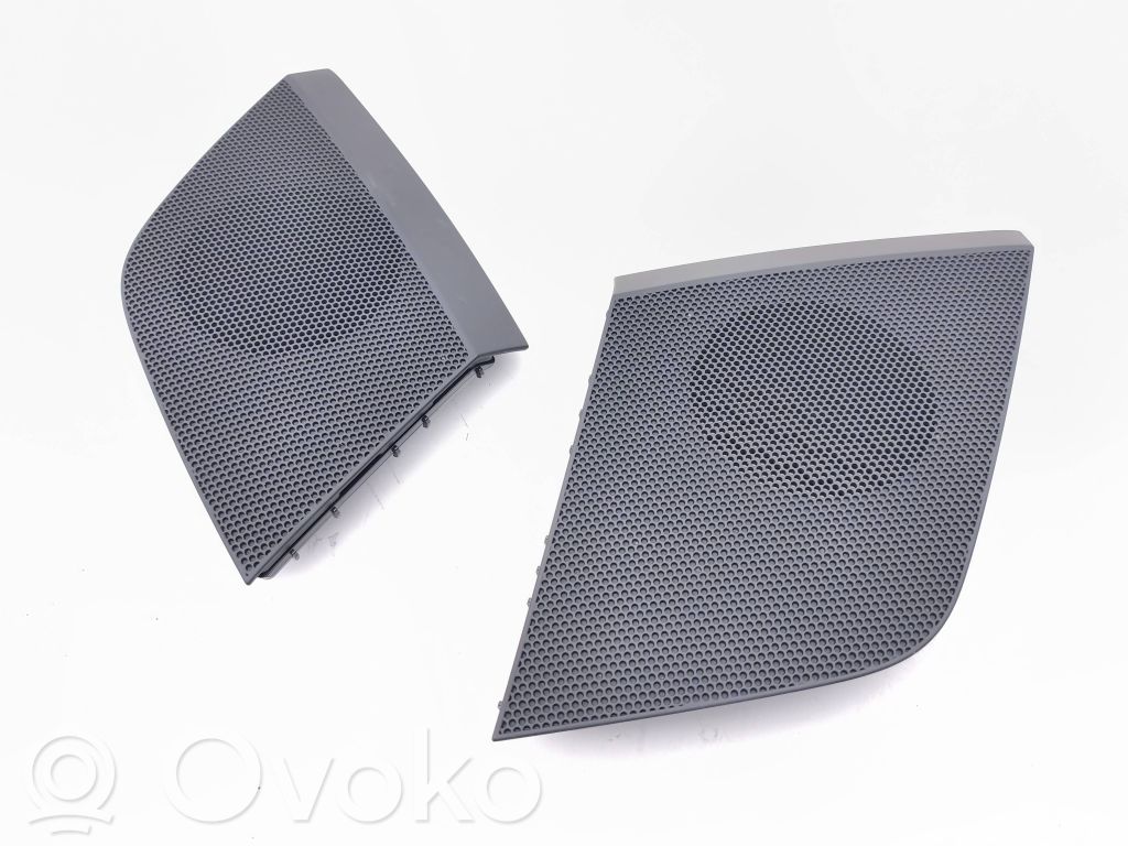 Audi A3 8Y Grilles/couvercle de haut-parleur latéral 