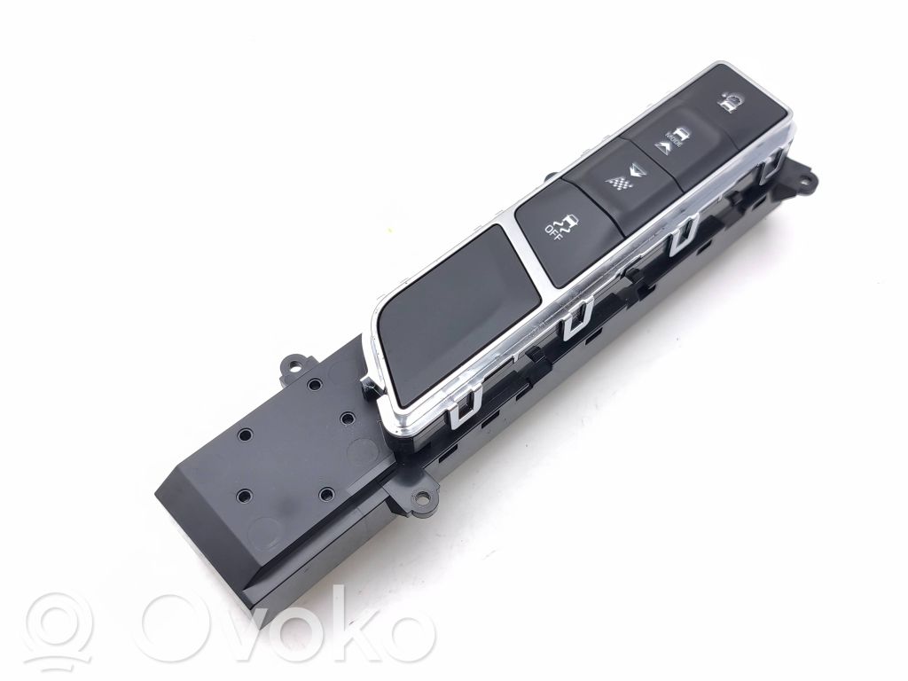 Jaguar I-Pace A set of switches 