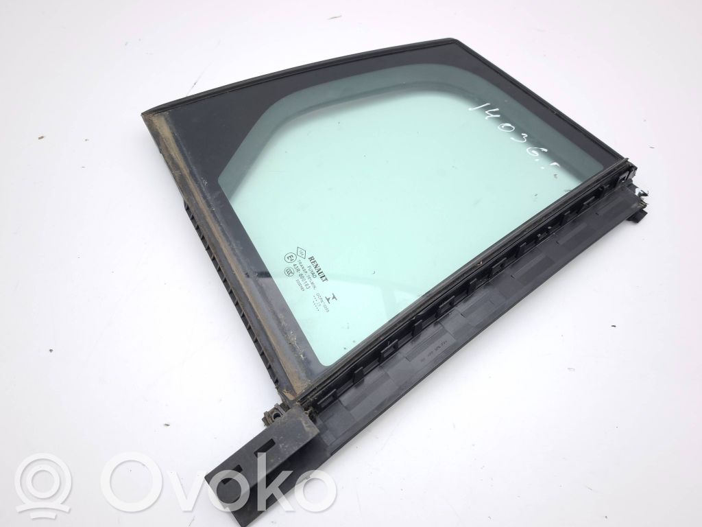 Ventanilla de ventilación de la puerta trasera   822202077R,822204158R