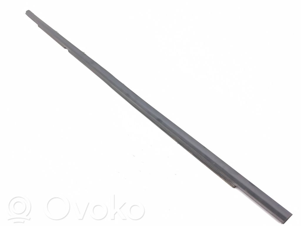 Galinių durų stiklo apdaila