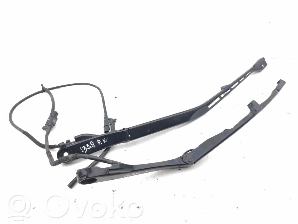 Volvo S90, V90 Brazo del limpiaparabrisas delantero 