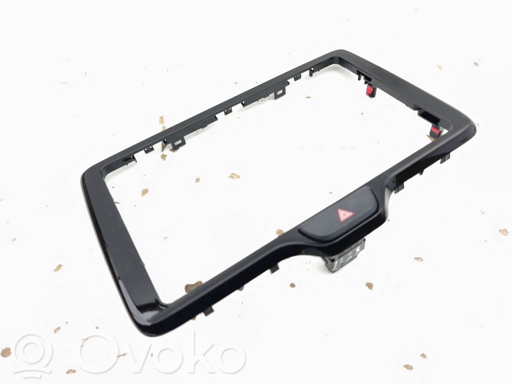 Toyota Yaris XP210 Radio/GPS head unit trim