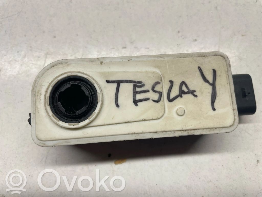 Tesla Model Y Kühler-Luftabweisermotor 