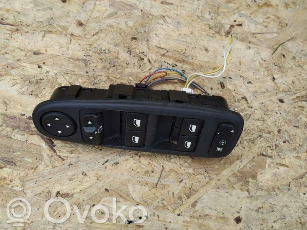 Citroen C4 I Interrupteur d'ouverture de coffre 