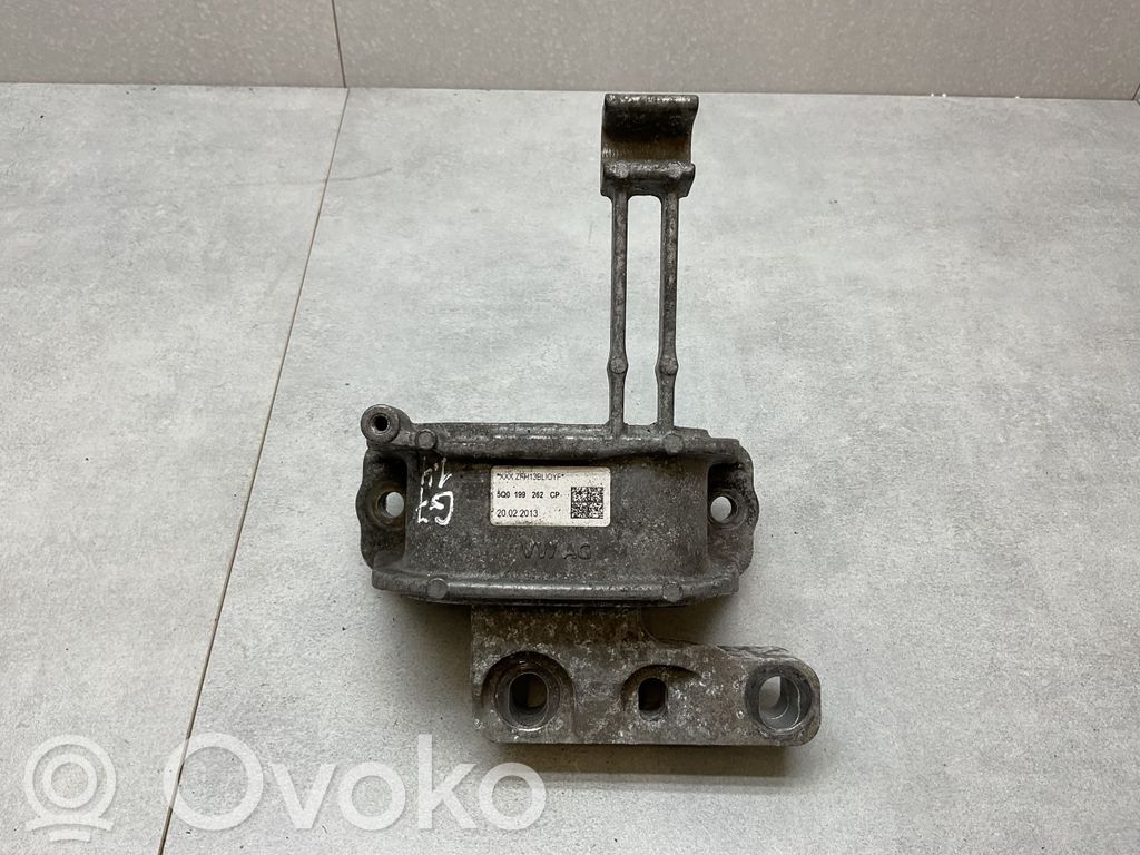 Volkswagen Golf VII Engine mount bracket 