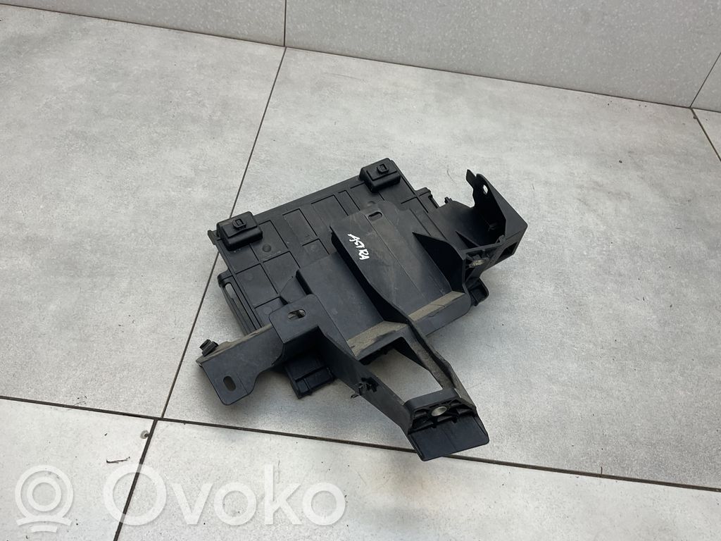 Opel Astra K Engine control unit holder 