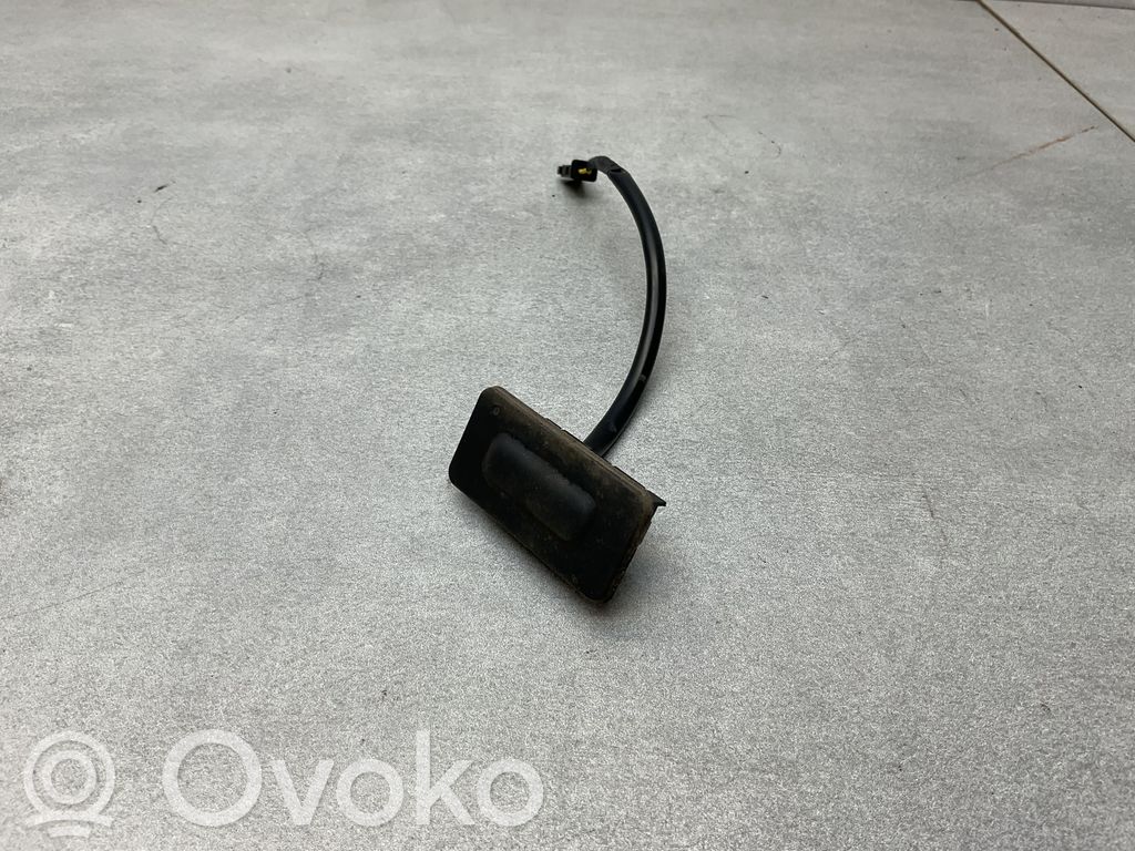 Opel Mokka X Tailgate opening switch 