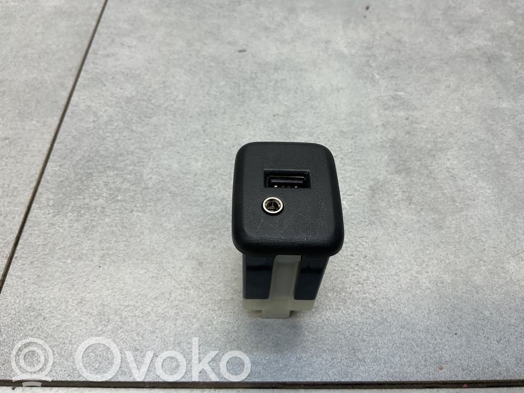 Opel Mokka X USB-pistokeliitin 