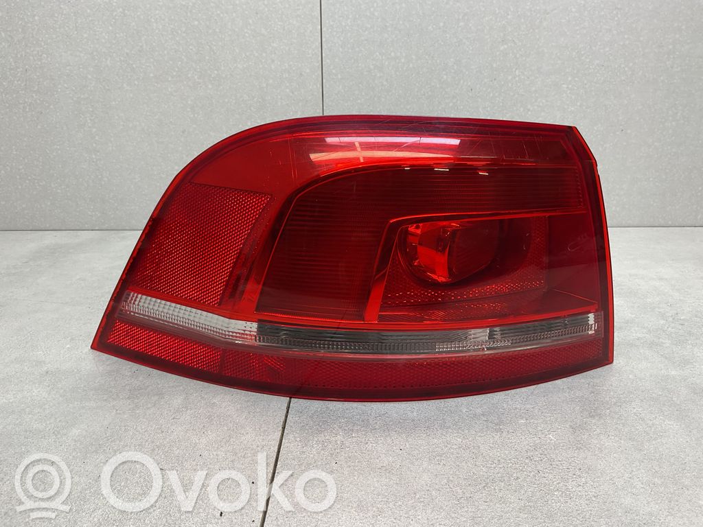 Volkswagen PASSAT B7 Lampa tylna 