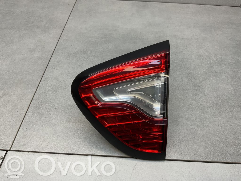 Renault Captur Galinis žibintas dangtyje 