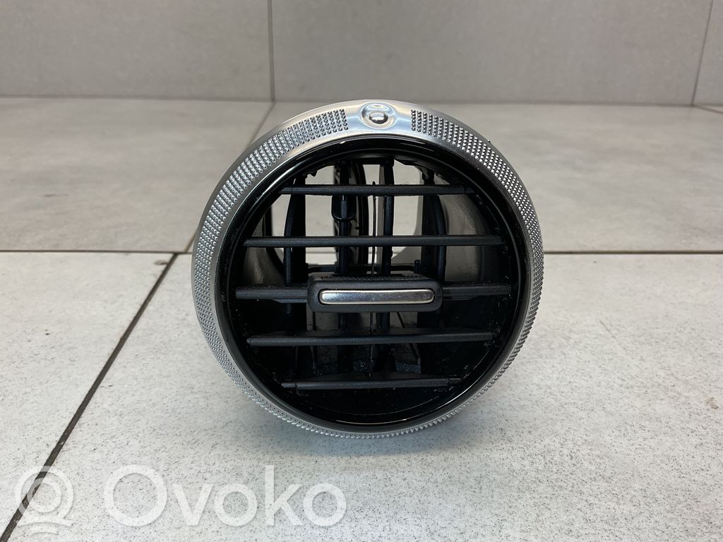 Audi A3 S3 8P Kojelaudan sivutuuletussuuttimen kehys 