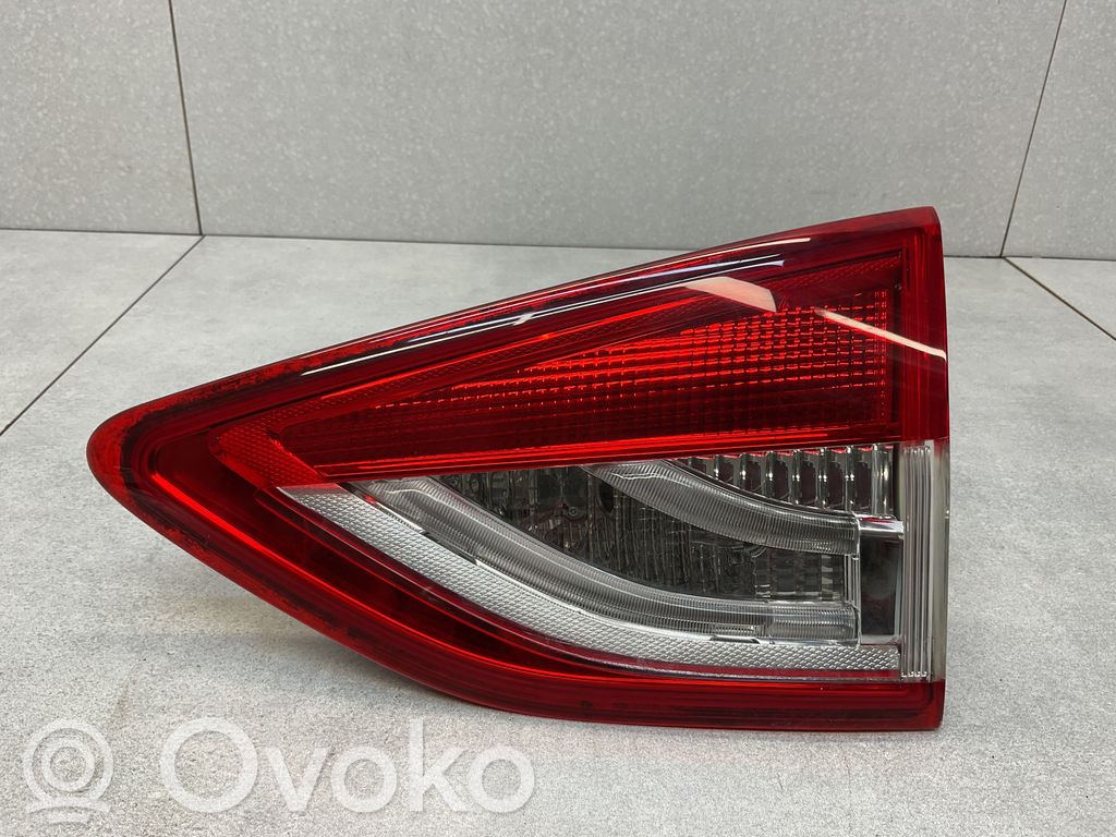 Ford Kuga II Lampy tylnej klapy bagażnika 