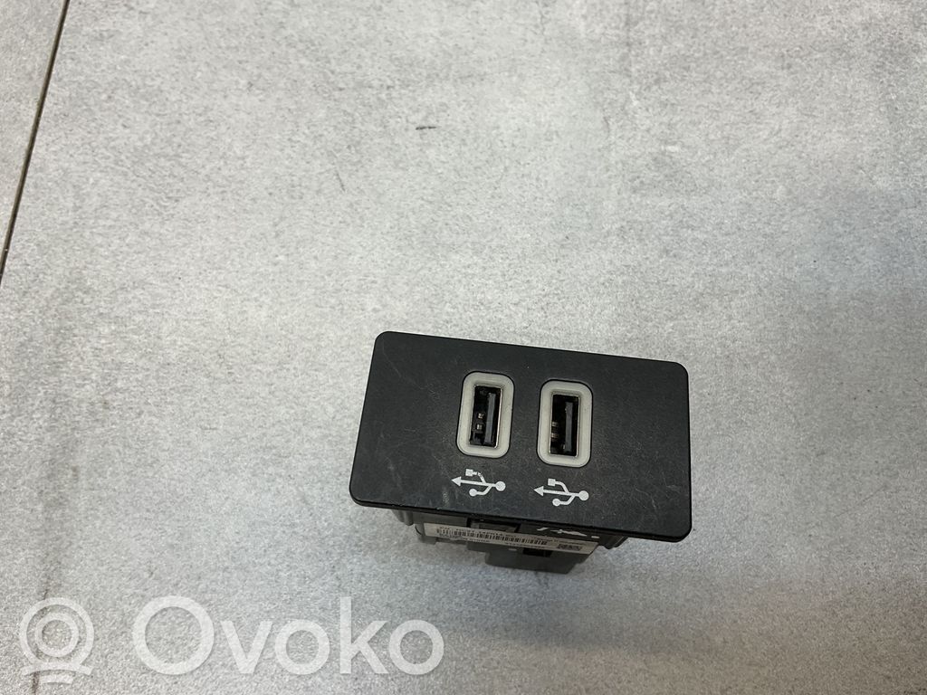 Ford Grand C-MAX USB jungtis 