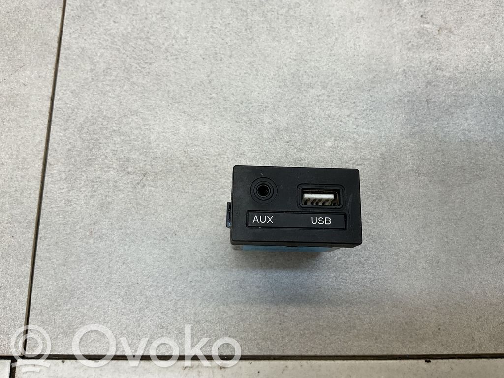 Enchufe conector USB   961203Z2004