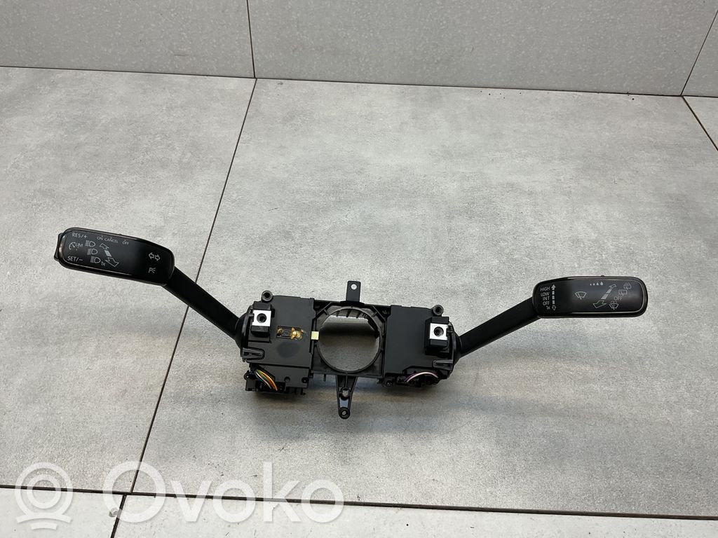 Volkswagen Polo VI Interruptor/palanca de limpiador de luz de giro 