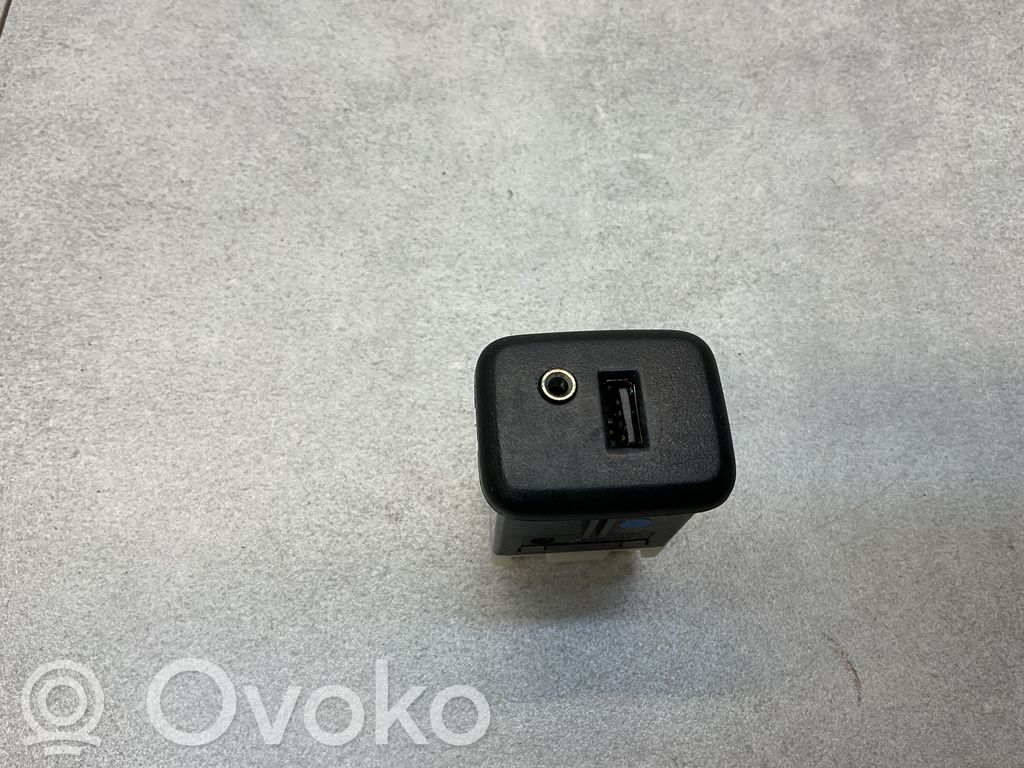 Opel Mokka X USB-pistokeliitin 