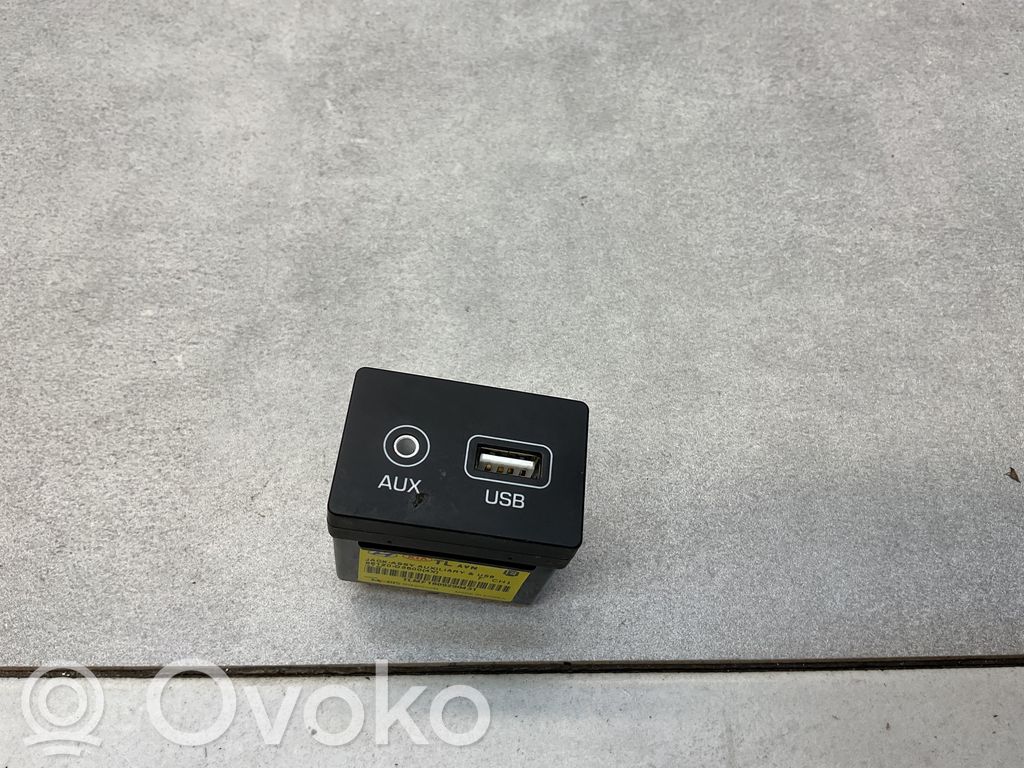 Hyundai Tucson TL Enchufe conector USB 