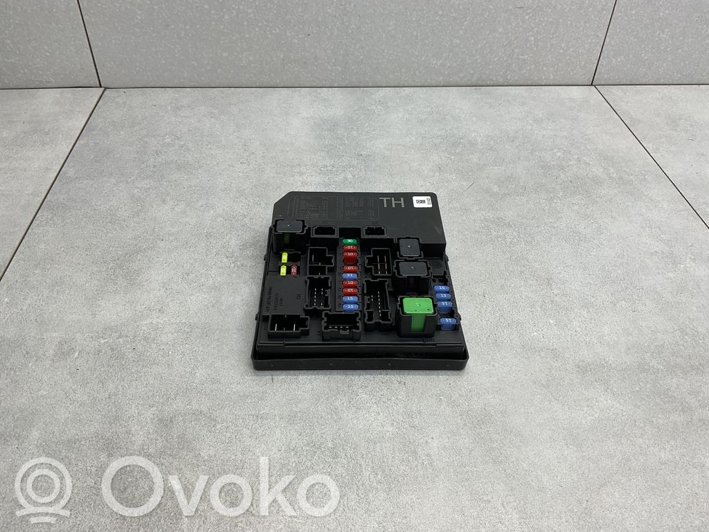 Nissan Juke I F15 Module de fusibles 