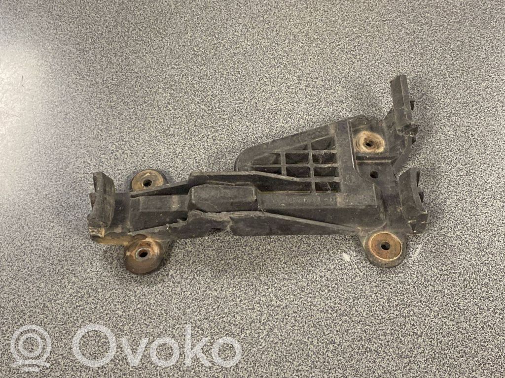 Bumper support mounting bracket corner   4A0807284