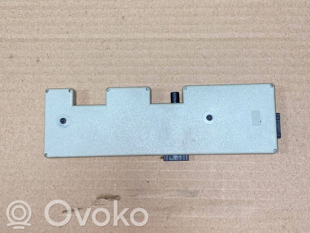 BMW 3 E90 E91 Aerial antenna amplifier 