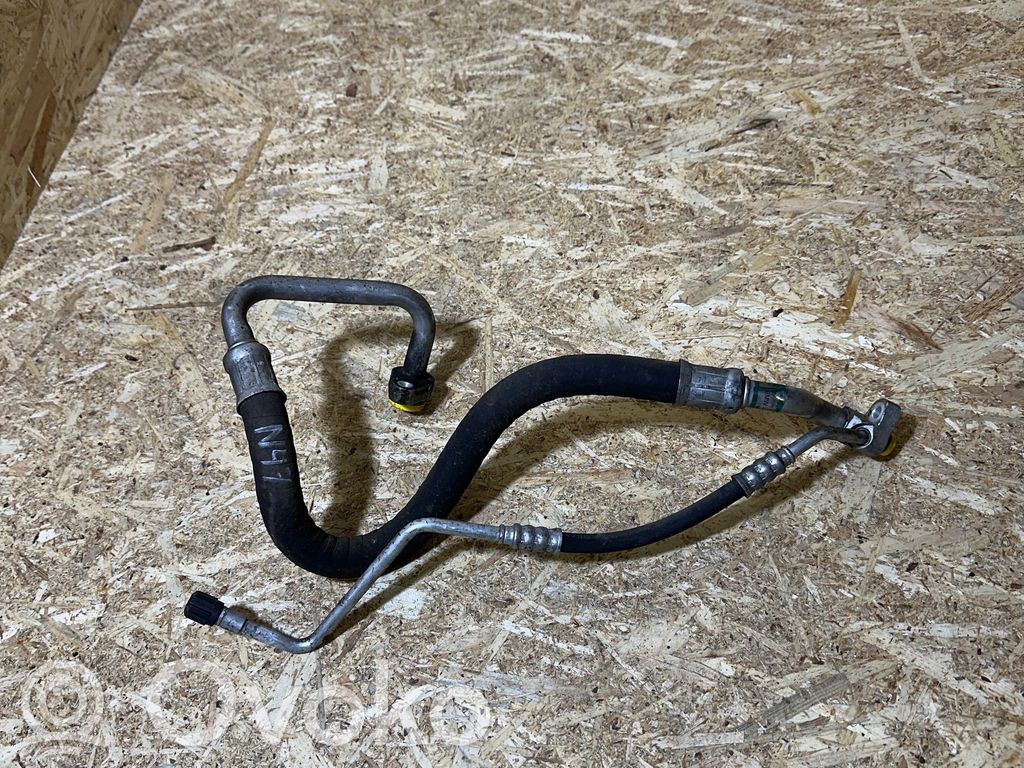 BMW 3 E90 E91 Ilmastointilaitteen putki (A/C) 