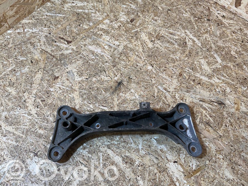 BMW 3 E90 E91 Gearbox mounting bracket 