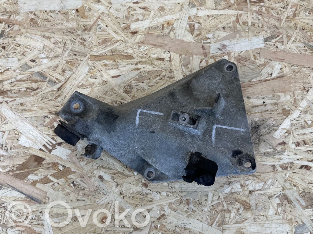 BMW 3 E90 E91 Engine mounting bracket 