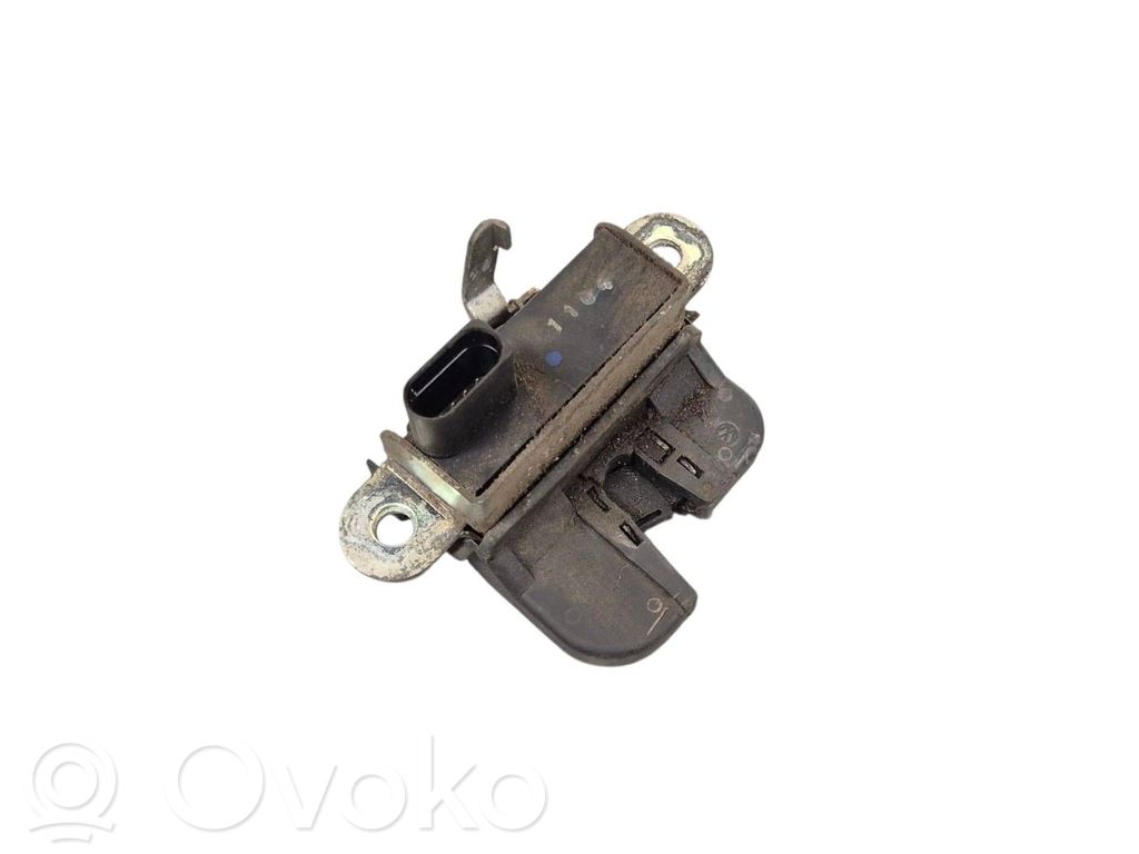 Volkswagen Golf V Zamek klapy tylnej / bagażnika 
