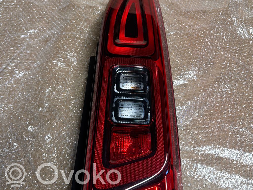 Opel Combo E Lampă spate în caroserie 