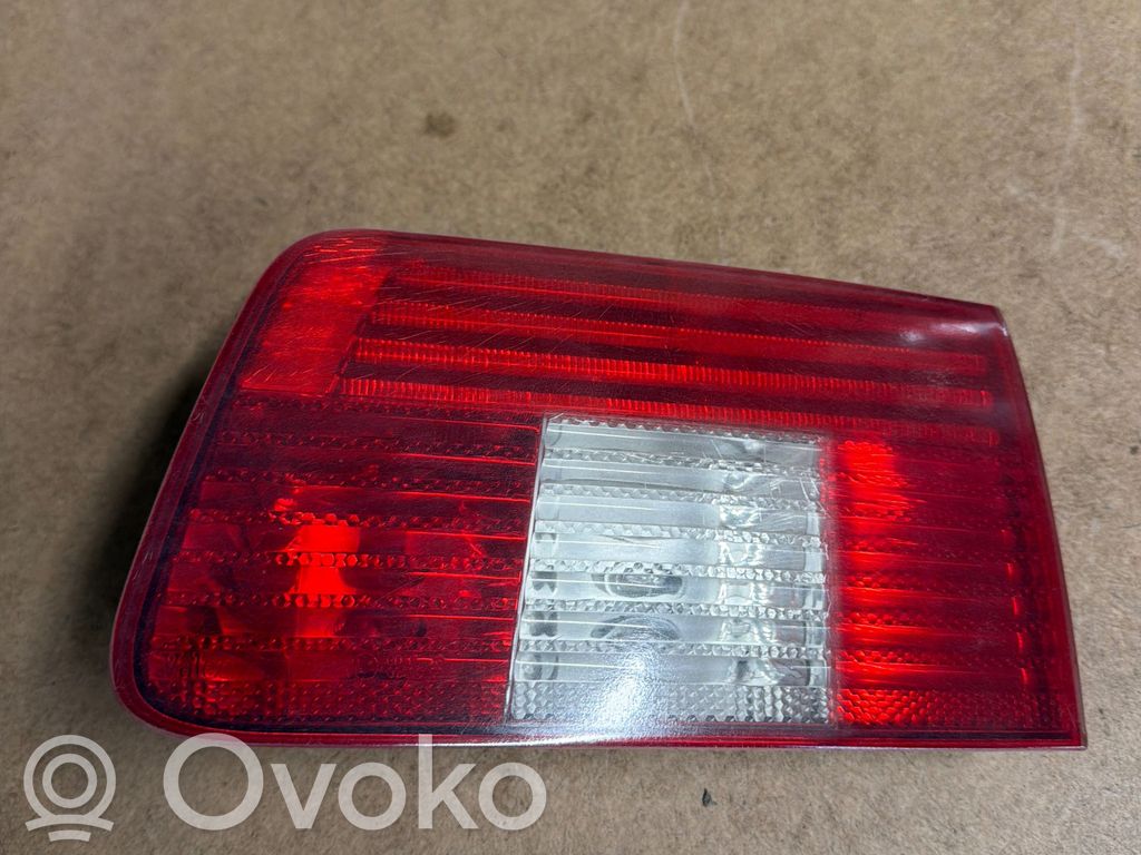 BMW 5 E39 Aizmugurējais lukturis pārsegā 