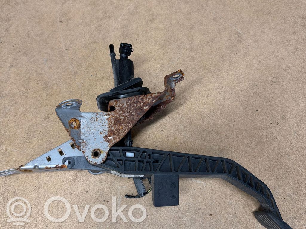 Volvo S40 Pedal de embrague 