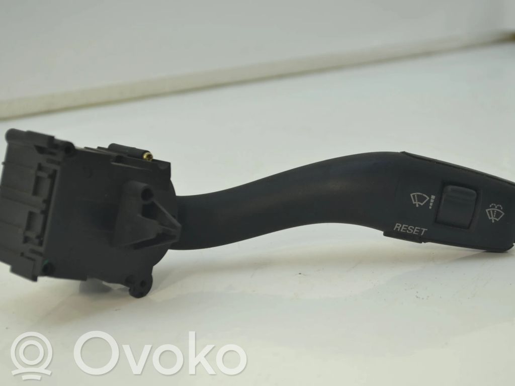 Audi A4 S4 B7 8E 8H Manetka / Przełącznik wycieraczek 