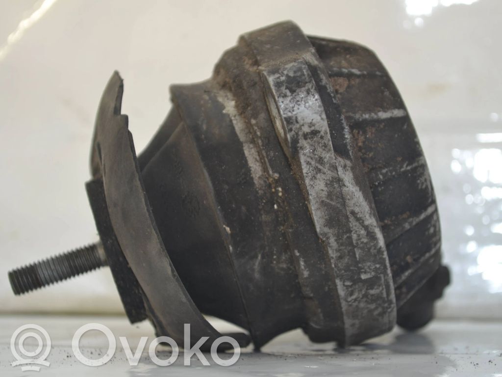 Audi A6 S6 C4 4A Engine mount bracket 