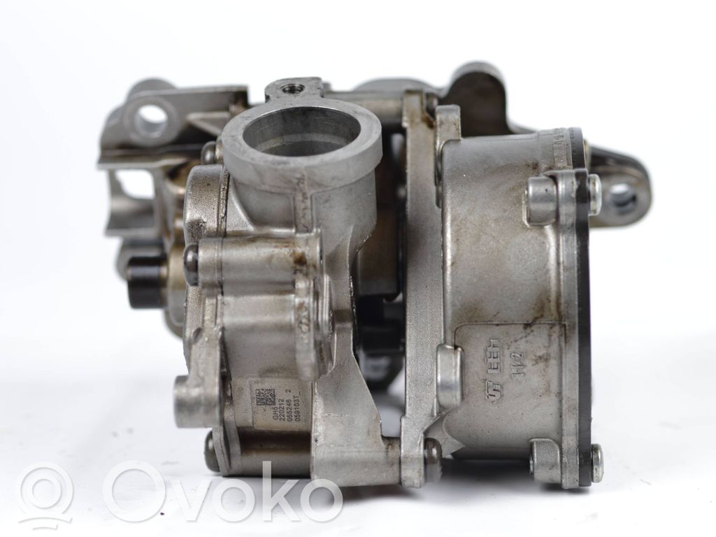 Audi A8 S8 D3 4E Oil pump 
