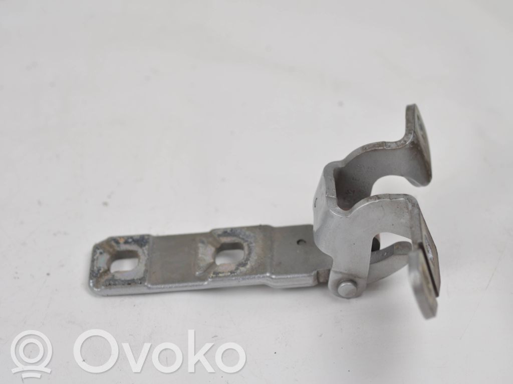 Tailgate/trunk/boot hinge   7149627